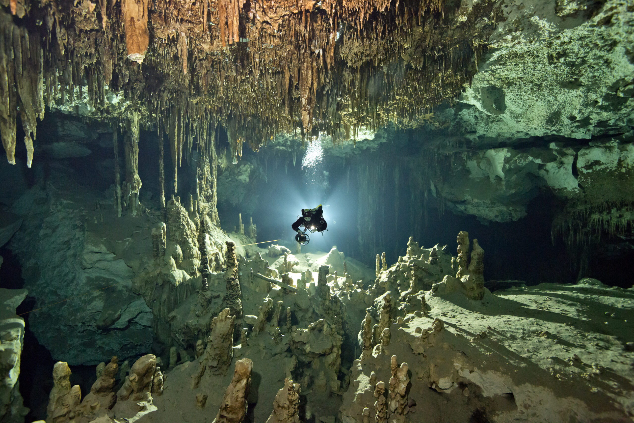 Mexico, Yucatan, Tulum, Cave diver in the system Dos Ojos buceo Riviera Maya
